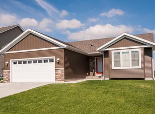 6128 Hillsboro Dr NW, Rochester, MN 55901