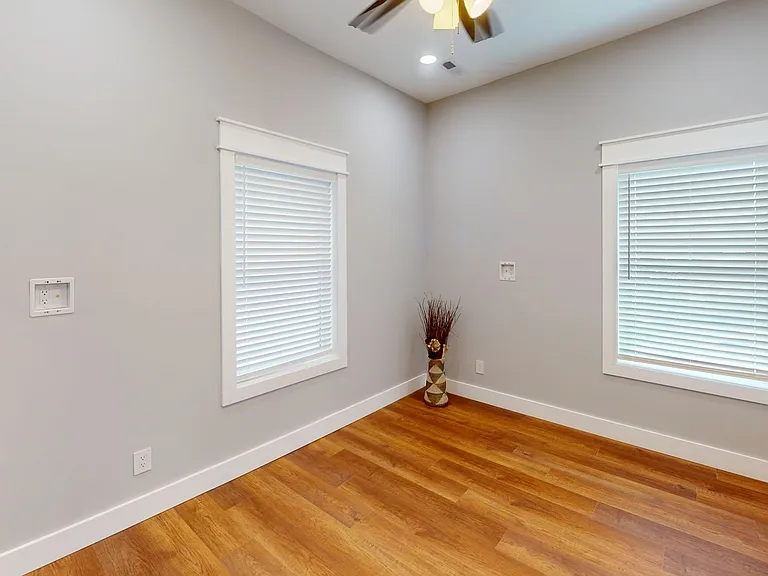 1310 Forest Ave — Photo 15