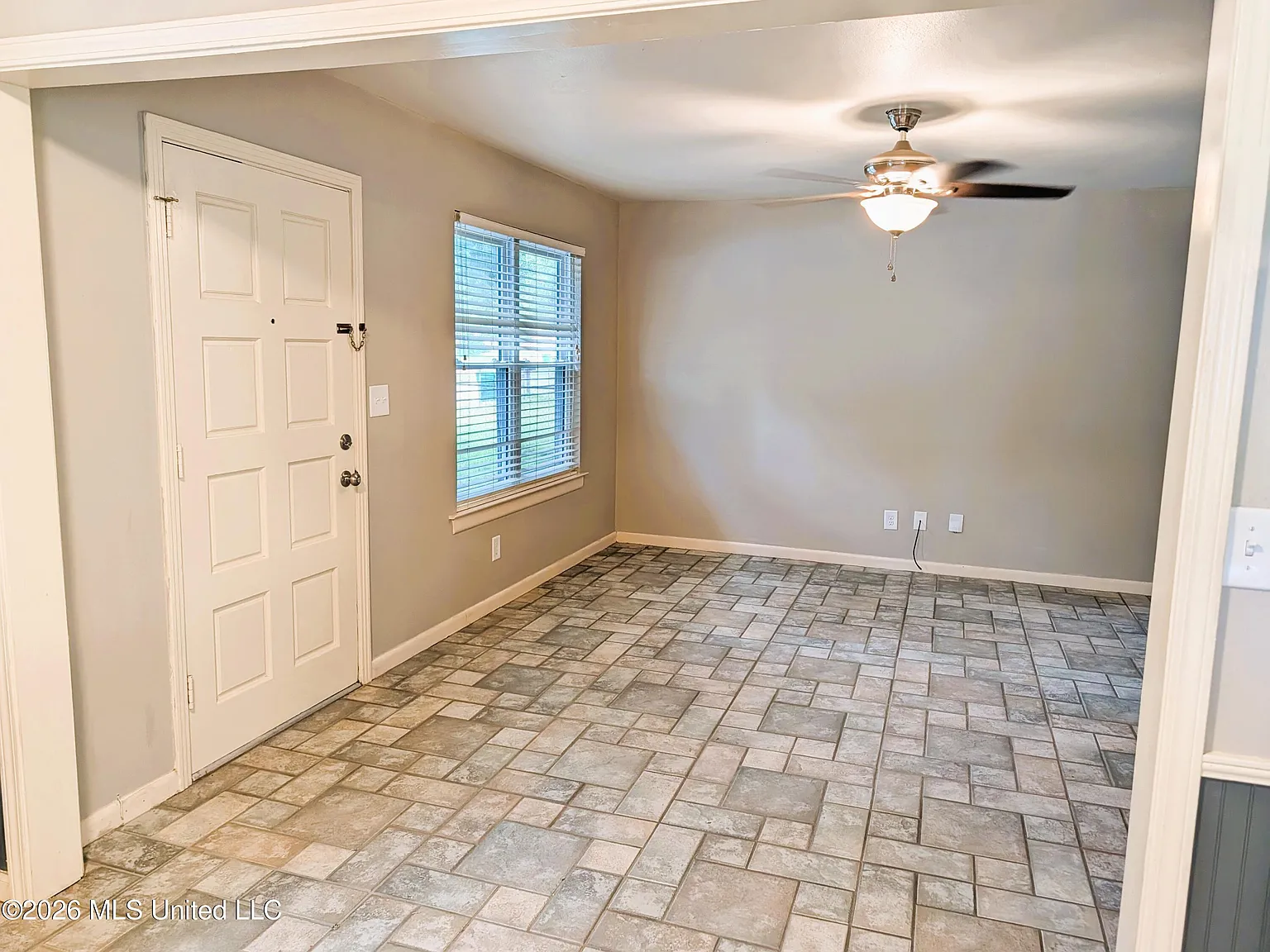 3 bed, 1.0 bath, 960 sqft, $1,500 — Photo 2