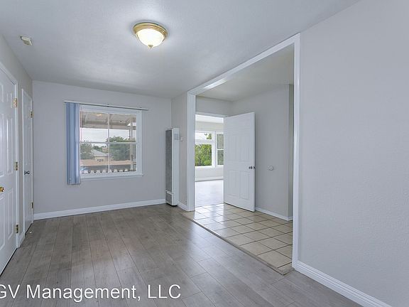 2nd image of 3722 N Pine Ave #4