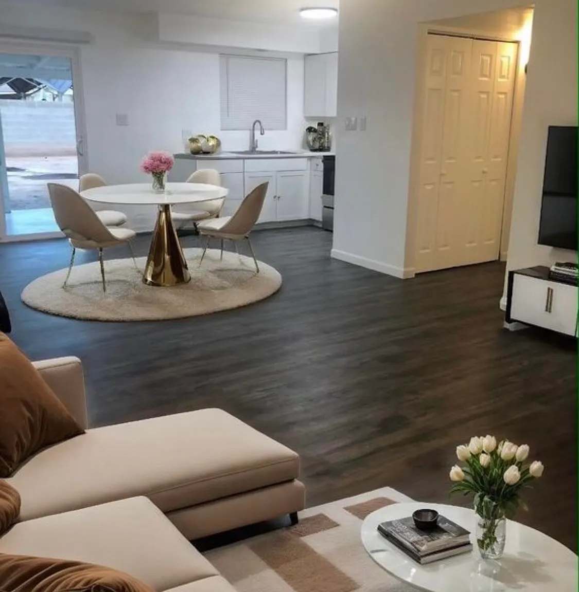 3 bed, 1080 sqft, $2,400 — Photo 1