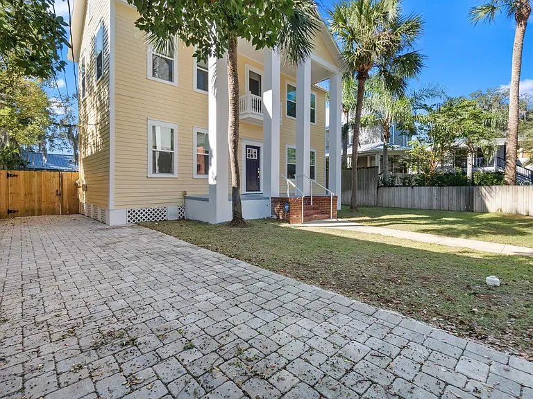 348 Charlotte St — Photo 26