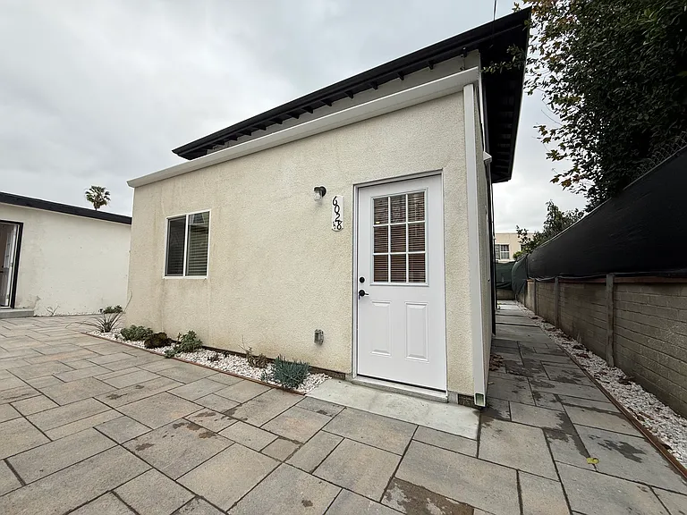 6030 1/2 Colfax Ave — Photo 9