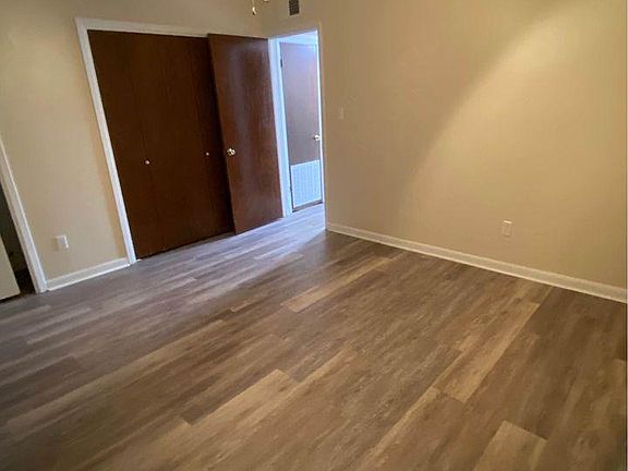 5th image of 3212 Redwood Ln