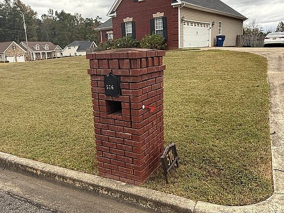 5th image of 576 Lillian Ln