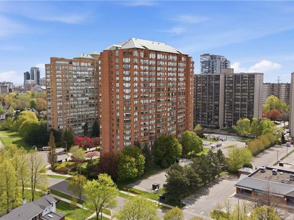 1270 Maple Crossing Blvd #208, Burlington, ON L7S 2J3