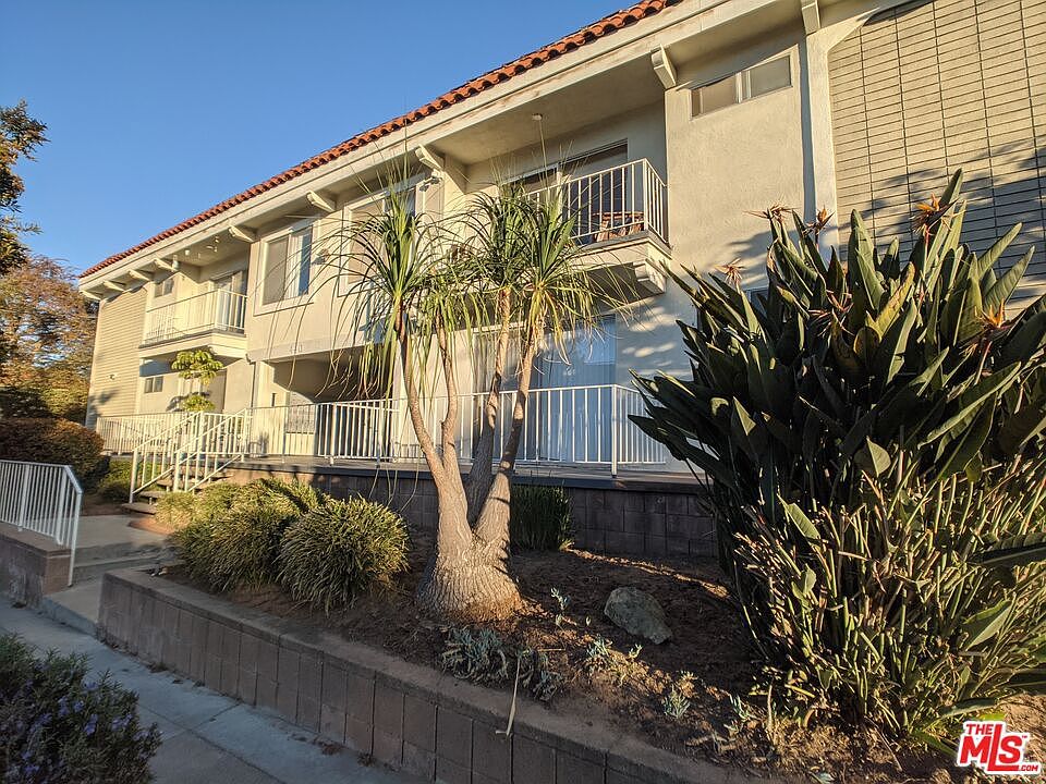 2nd image of 440 Raymond Ave #17