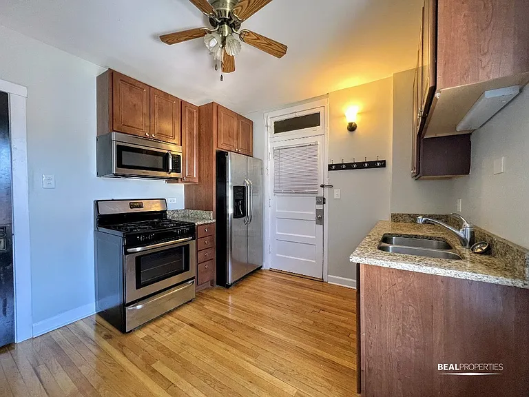 2110 W Ainslie St #N2 — Photo 6