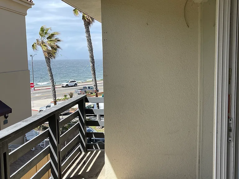 102 Vista Del Mar #G — Photo 2
