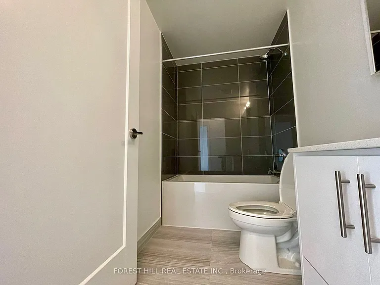 105 Oneida Cres #705 — Photo 4