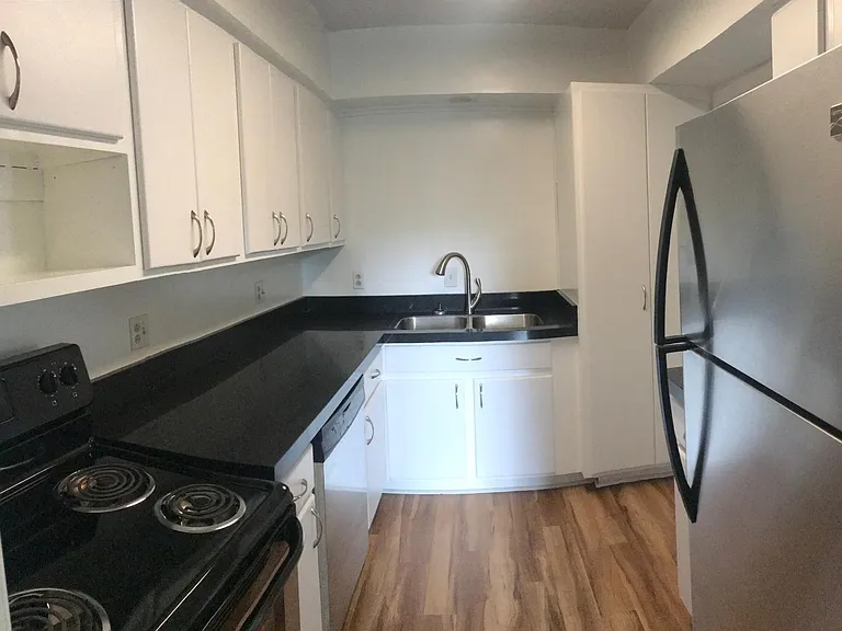 3901 Whitland Ave #8 — Photo 6