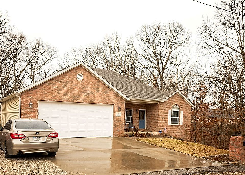 1st image of 9 Warwick Cir