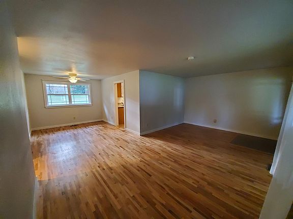 3rd image of 5623 195th Ave E