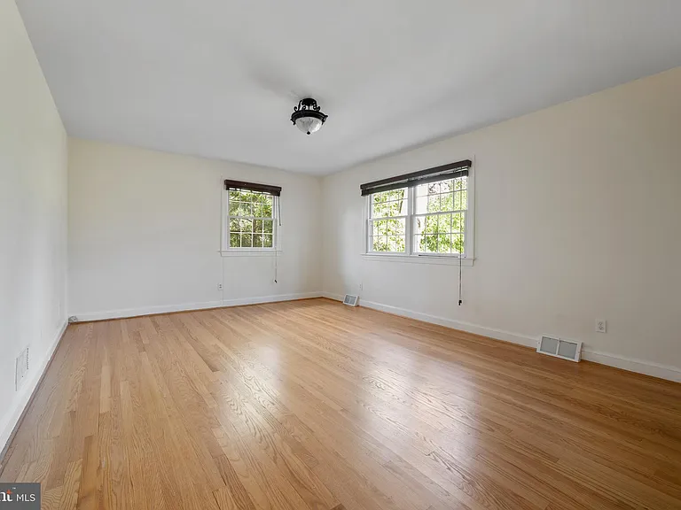 3606 Pinetree Ter — Photo 32