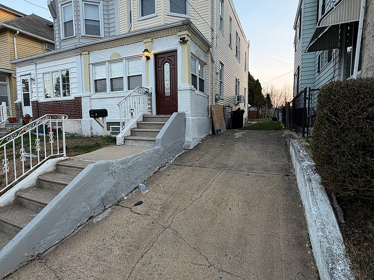 1110 Faunce St — Photo 4
