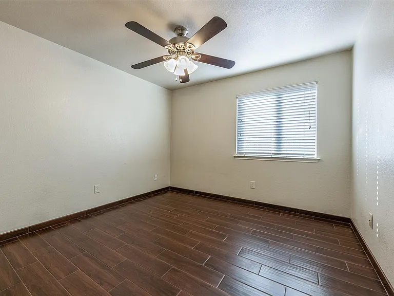 207 Baldwin St — Photo 9