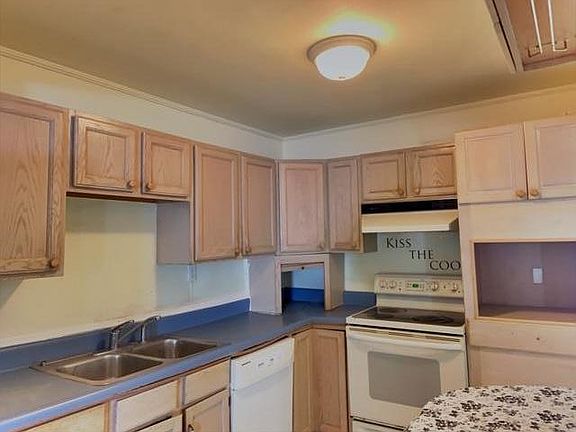 3rd image of 2827 Harris Ave