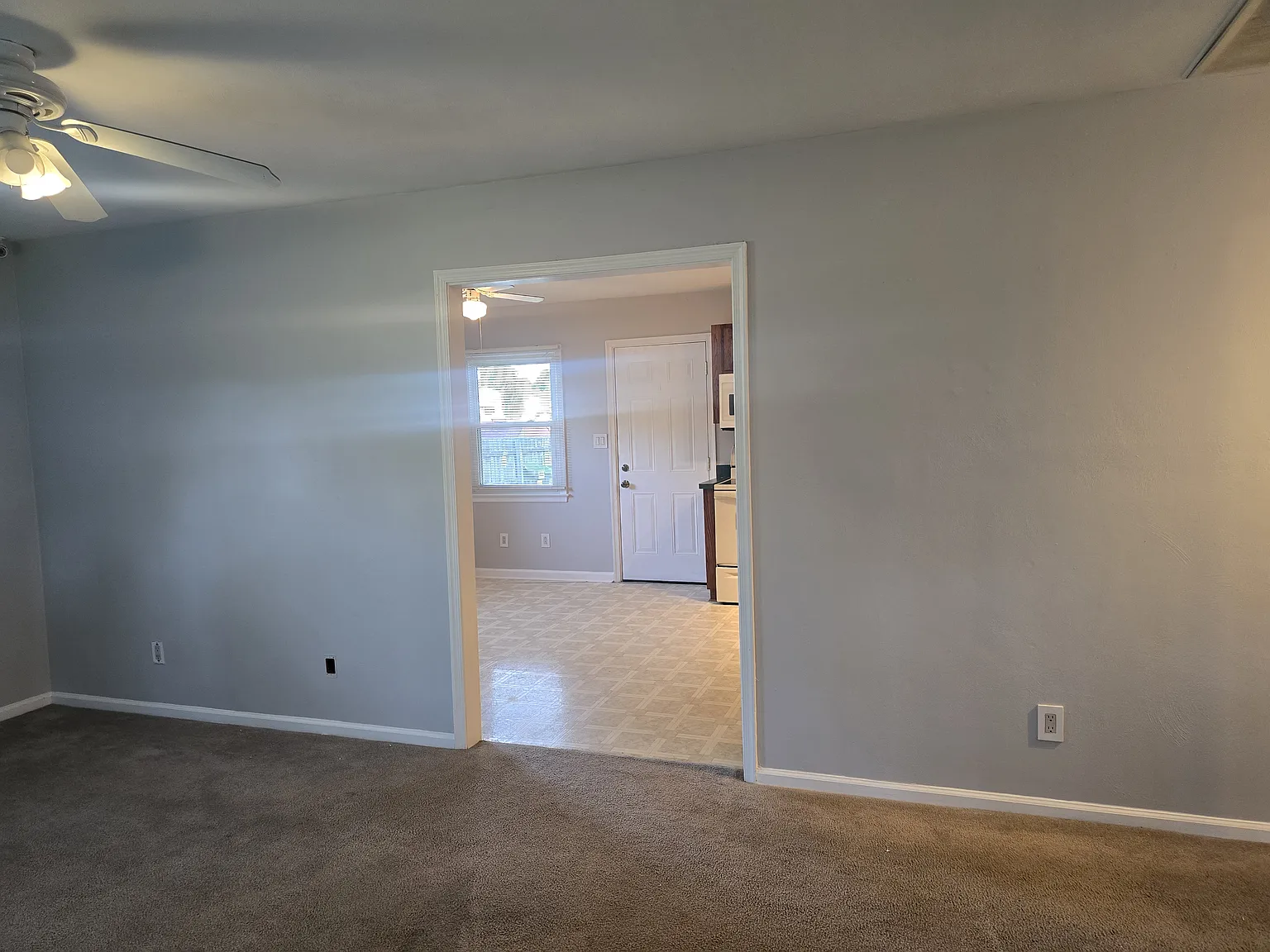 3 bed, 1.5 bath, 1250 sqft, $2,000 — Photo 2