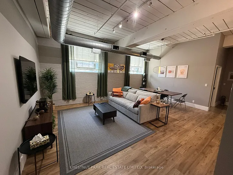 1135 Dundas St E #1 — Photo 4