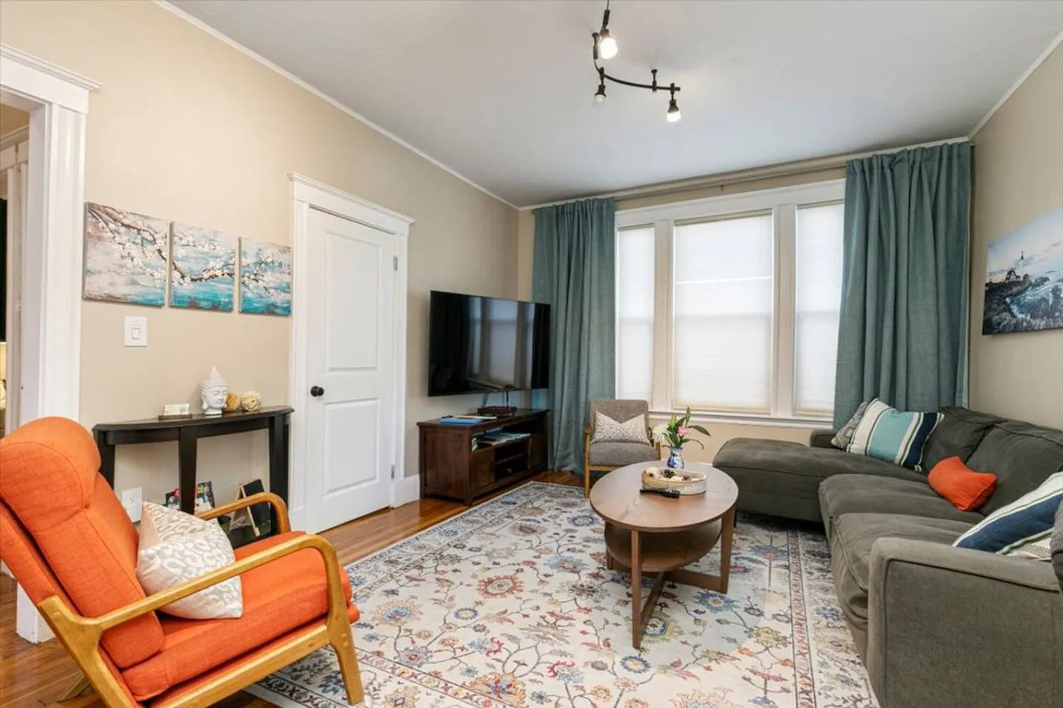 4 bed, 2.0 bath, 2002 sqft, $6,428 — Photo 4