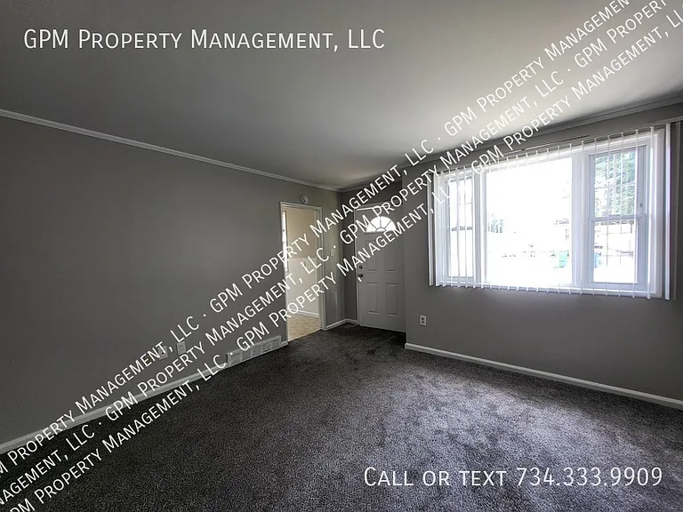 24154 Dartmouth St — Photo 7