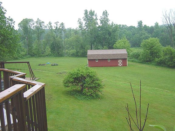 OVERLOOKS 10 ACRES!!