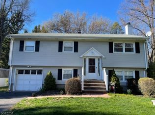 214 Fox Hollow Rd, Glen Gardner, NJ 08826