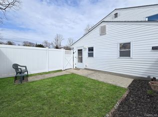 18 Wyandotte St, Selden, NY 11784