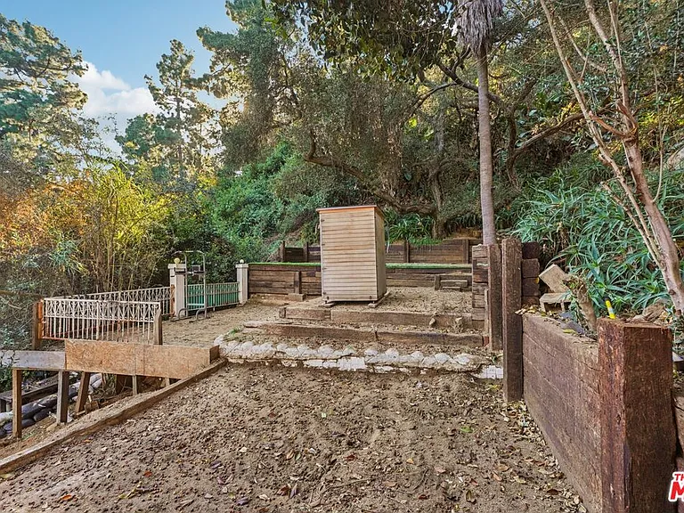 8718 Crescent Dr — Photo 33