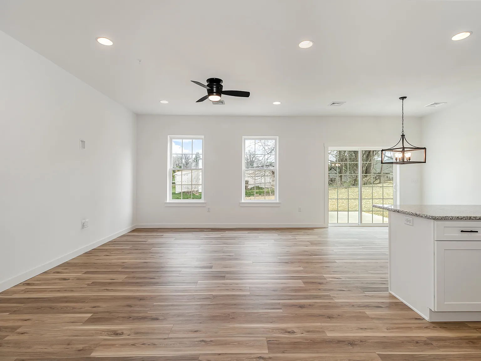 3 bed, 2.5 bath, 1584 sqft, $2,350 — Photo 4