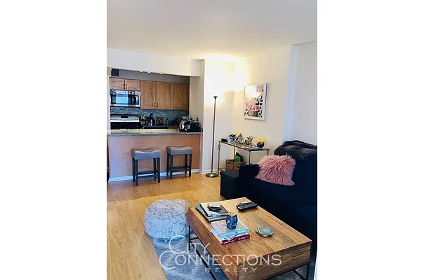 Rented by City Connections Realty | media 3