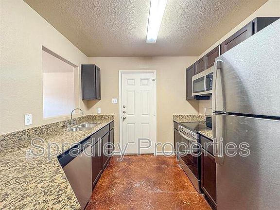 3rd image of 1048B Edwards Dr