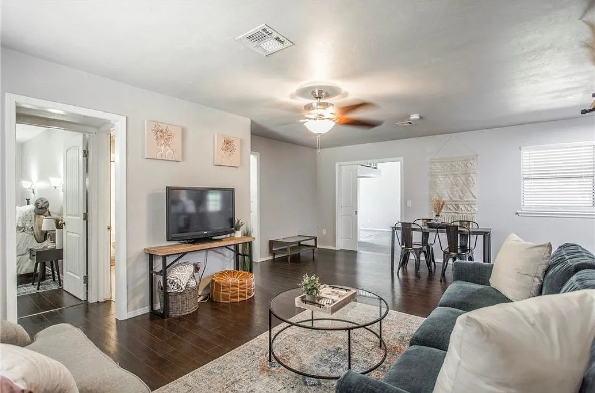 3 bed, 1486 sqft, $1,800 — Photo 3