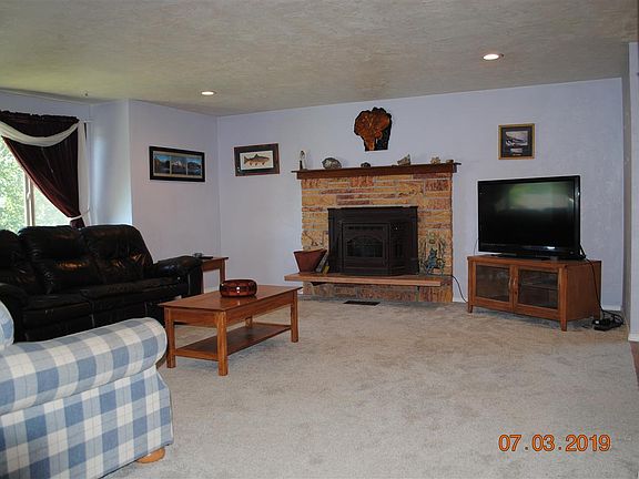 2nd image of 614 Meadows Dr E