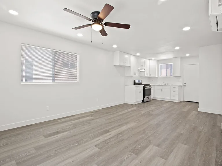 428 W Oliver Street — Photo 3