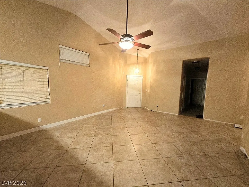 4 bed, 2.0 bath, 1656 sqft, $2,295 — Photo 3
