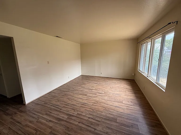 1134 Meadow Rd — Photo 3
