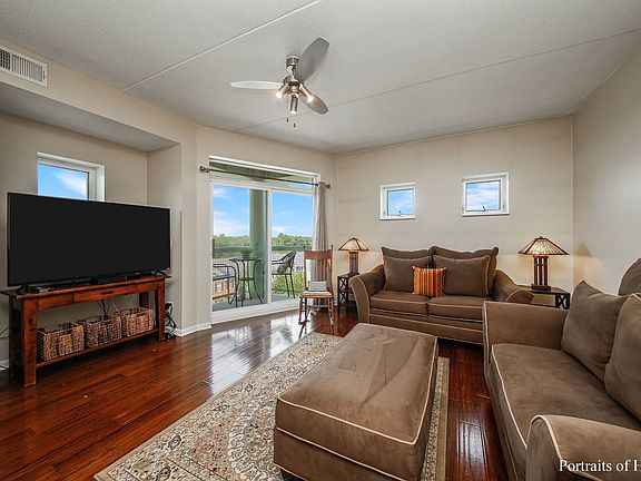 3rd image of 400 Village Cir #4-1