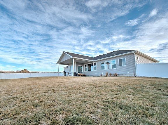 4th image of 4185 E Hazelwood Way