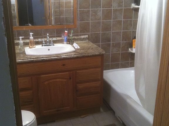 Private Full Tiled BathLaund