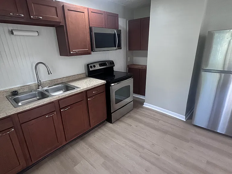 1219 E Perry St #1 — Photo 5