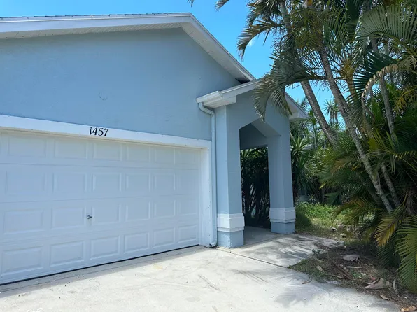 1457 SW Glastonberry Avenue, Port St Lucie, FL 34953