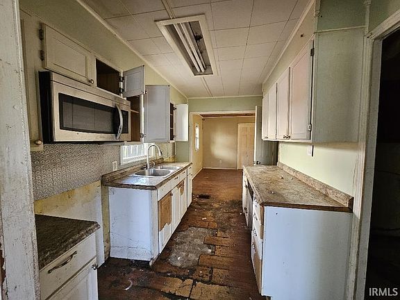 3rd image of 2106 W 8th St