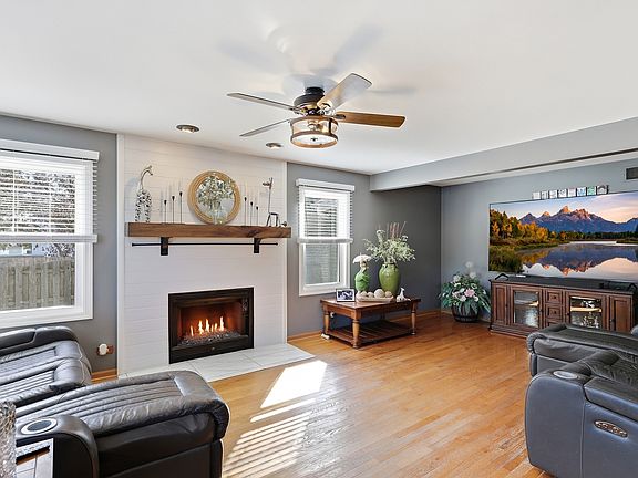 4th image of 426 Badger Ln