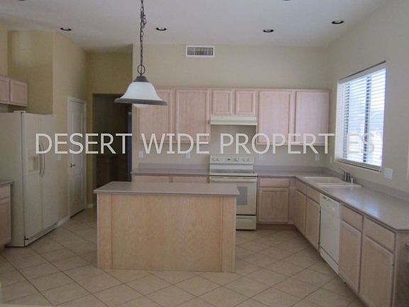 5th image of 702 W Raven Dr
