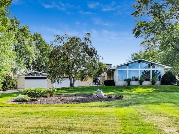 23737 W Bayview Rd, Antioch, IL 60002