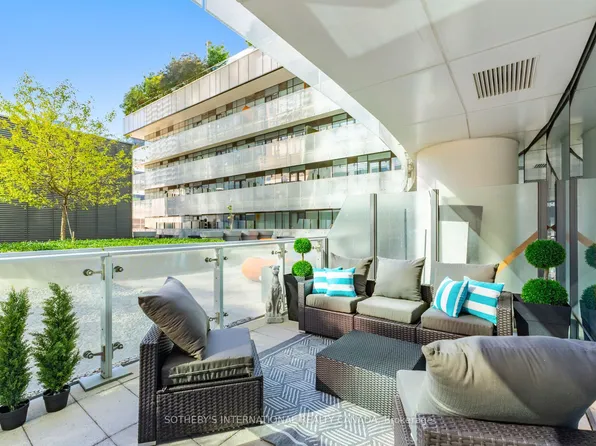 1 Bloor St E #303, Toronto, ON M4W 0A8