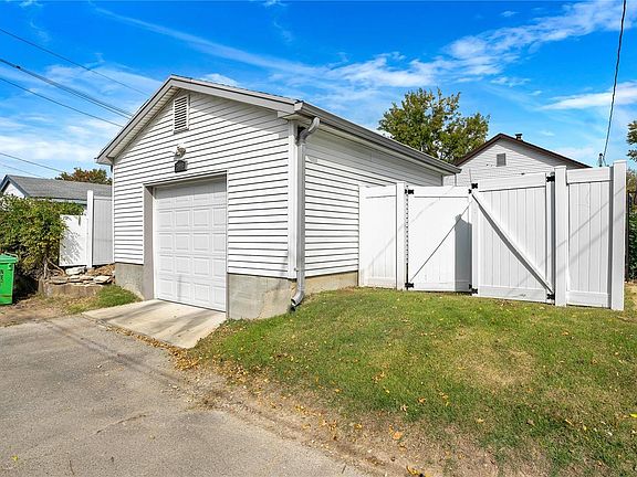 3rd image of 3948 Burgen Ave
