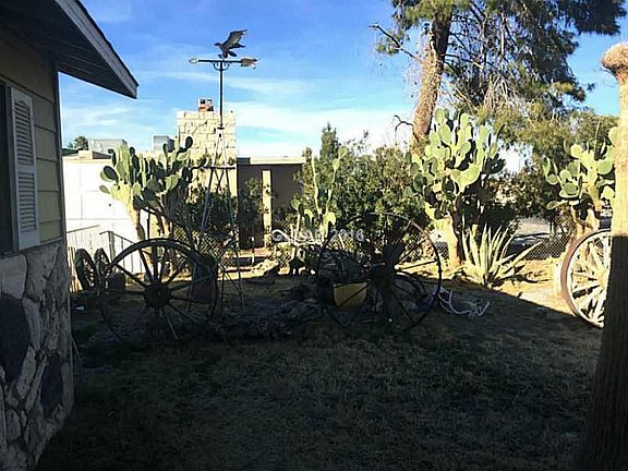 4th image of 1922 N Christy Ln