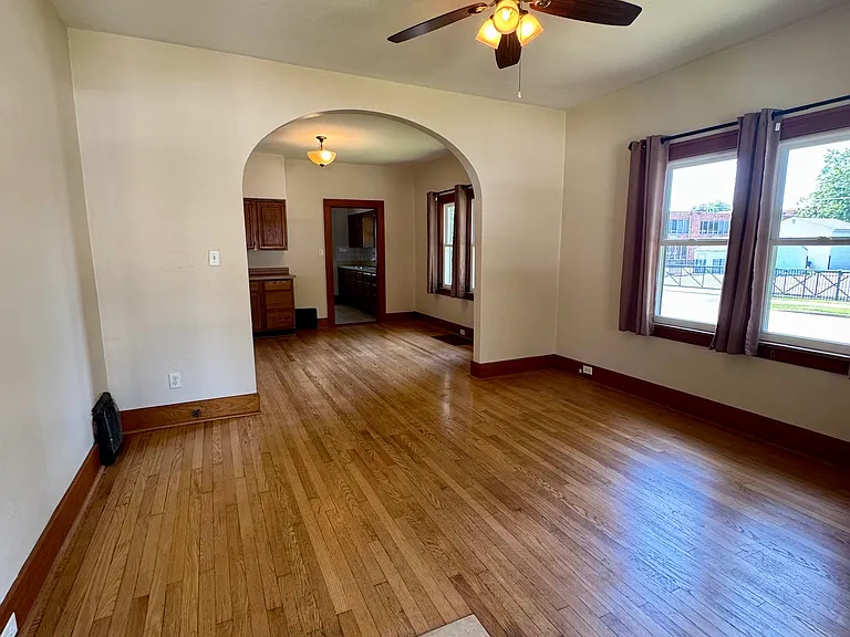 312 N Prairie Ave — Photo 4